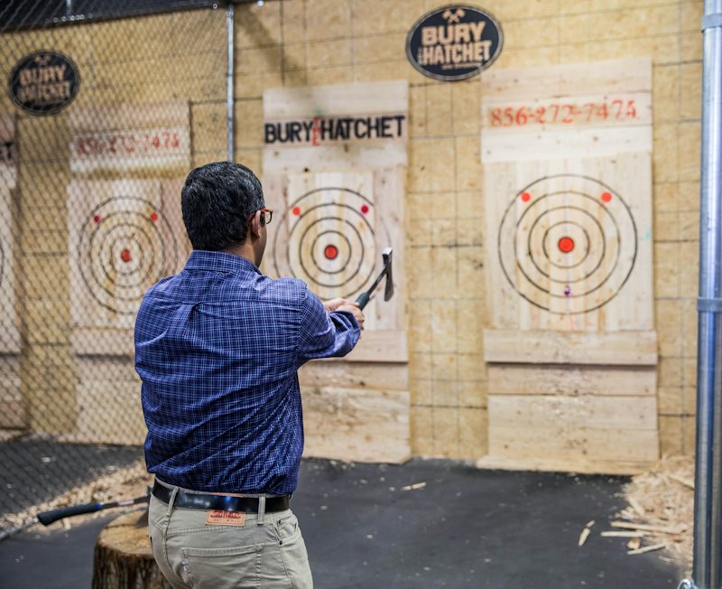 Heber Hatchets Axe Throwing